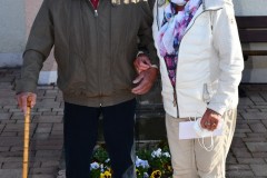 Klärle und Walter Faller vor der Ohmenkapelle. Foto: K. Armbruster