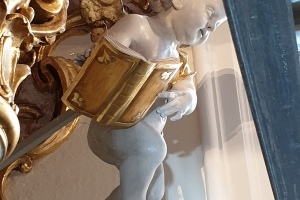 Putto mit neuem Buch