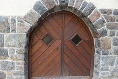 Renovationsarbeiten am Eingang zur Sägendobelkapelle