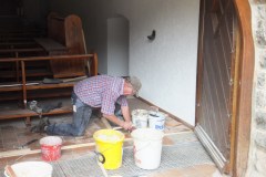 Renovationsarbeiten am Eingang zur Sägendobelkapelle