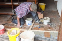 Renovationsarbeiten am Eingang zur Sägendobelkapelle