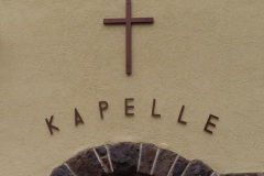 Renovationsarbeiten am Eingang zur Sägendobelkapelle