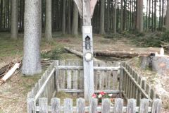 Das Wegkreuz an der Tausendmeter Bank