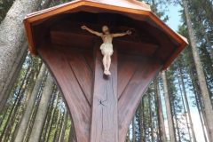 Das Wegkreuz an der Tausendmeter Bank